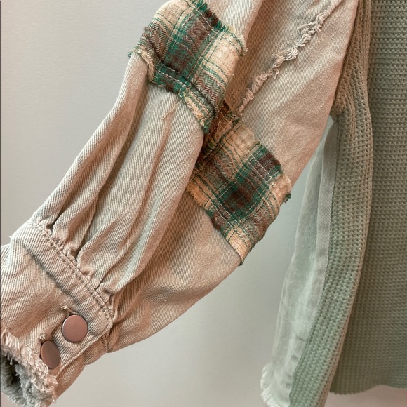 POL Green and Cream Plaid Jacket - Picture 6 of 8